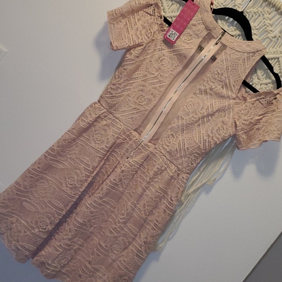 Lace dress - Picture 5 of 7